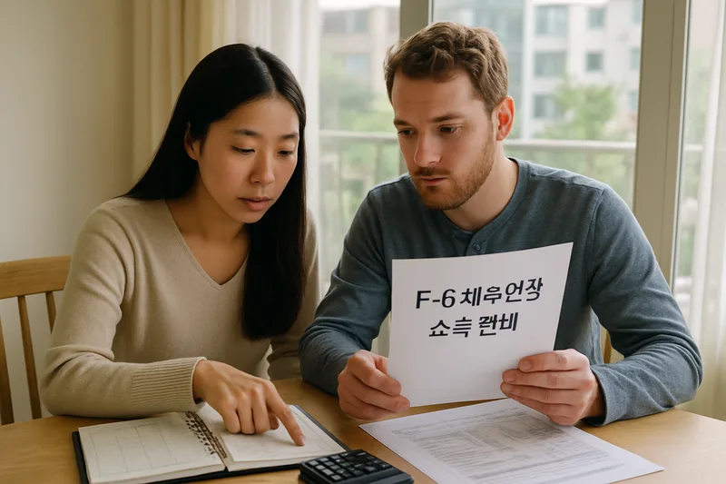 식탁에서 가계부와 서류를 펼쳐놓고 상의하는 국제결혼 부부, F-6 체류연장 소득 준비